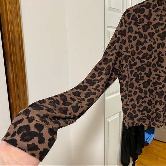 NWT A&F - Long-Sleeve Cropped Leopard Boyfriend Tee - Picture 4 of 6